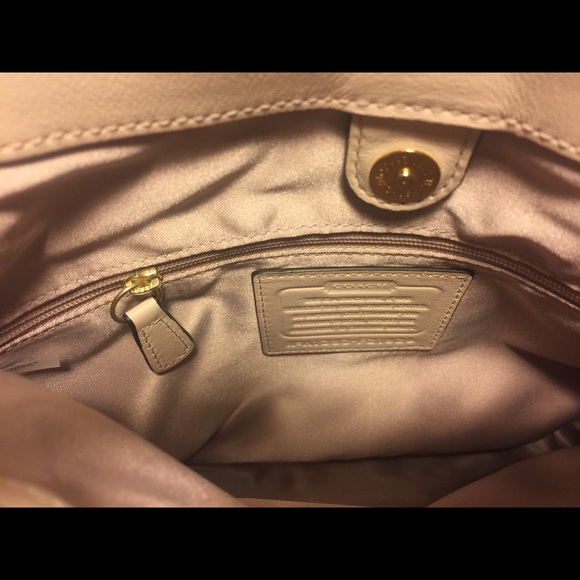 Medium size Taupe Coach Purse - Picture 5 of 7